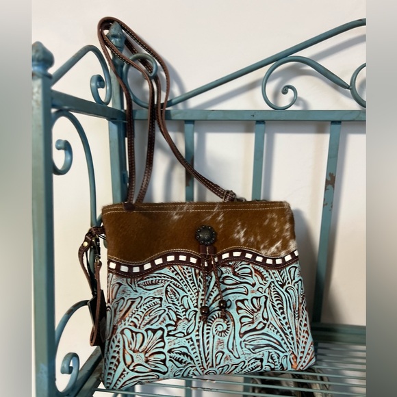 NEW Embossed green leather cowhide Floral Myra Bag ClutchCrossbody Small purse - Picture 4 of 12